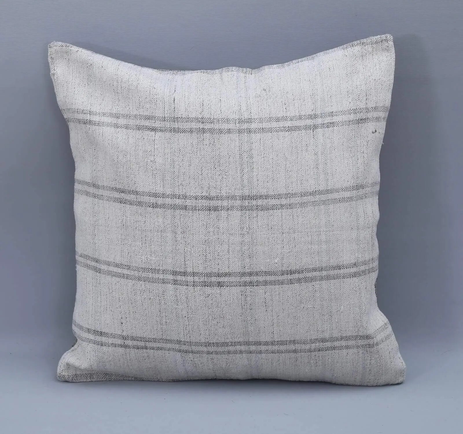 RC 27277 1 WHITE PILLOWS